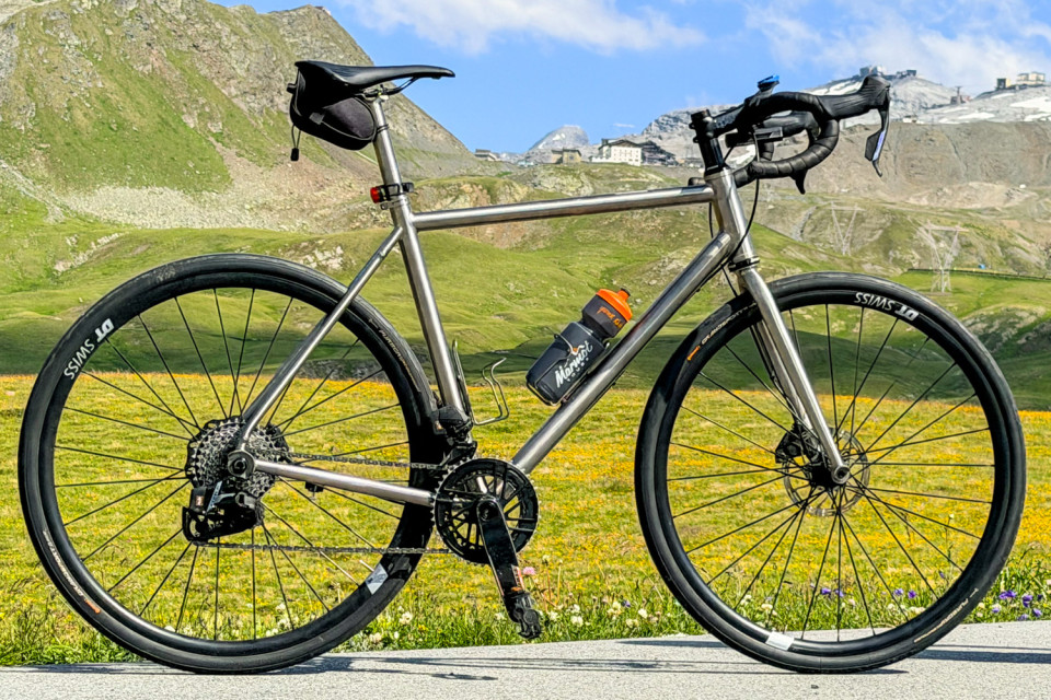 marmot tours road bike for hire with branded water bottle and passo dello Stelvio background